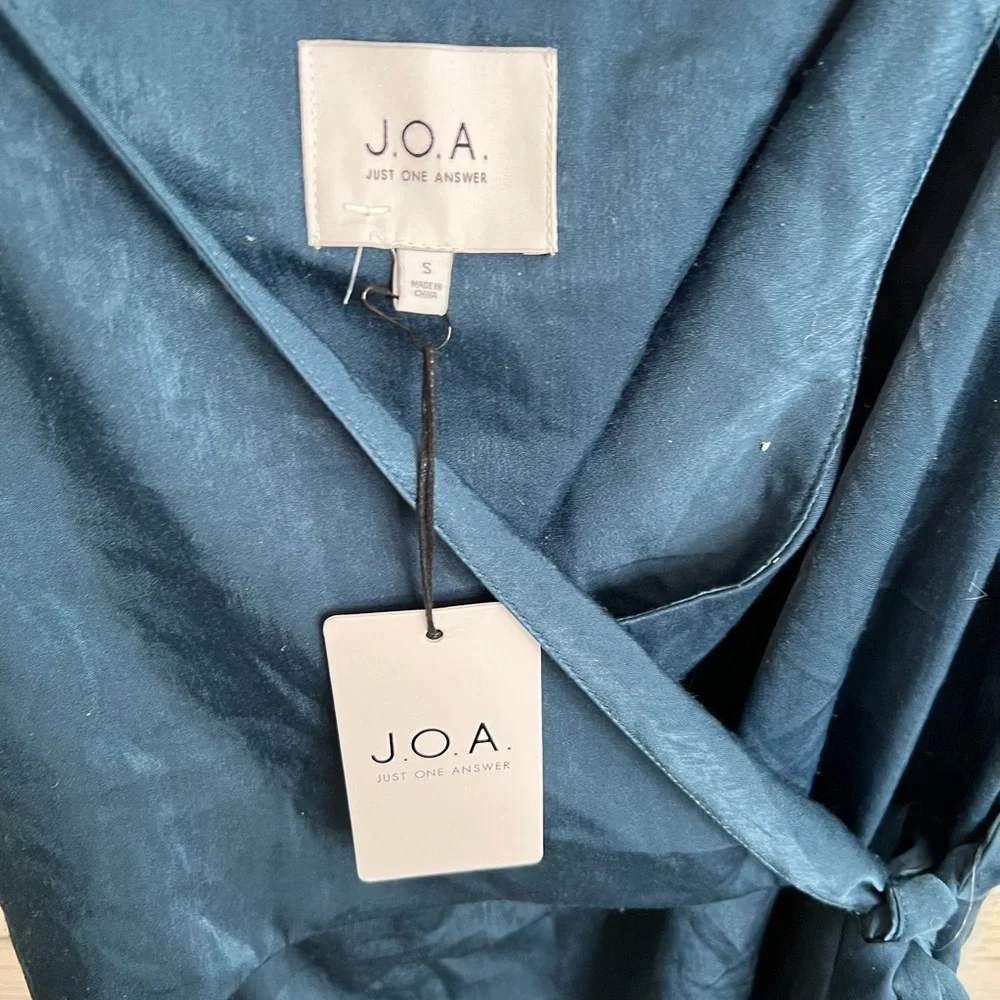 J.O.A. Blue midi wrap dress size small NWT - Picture 4 of 10